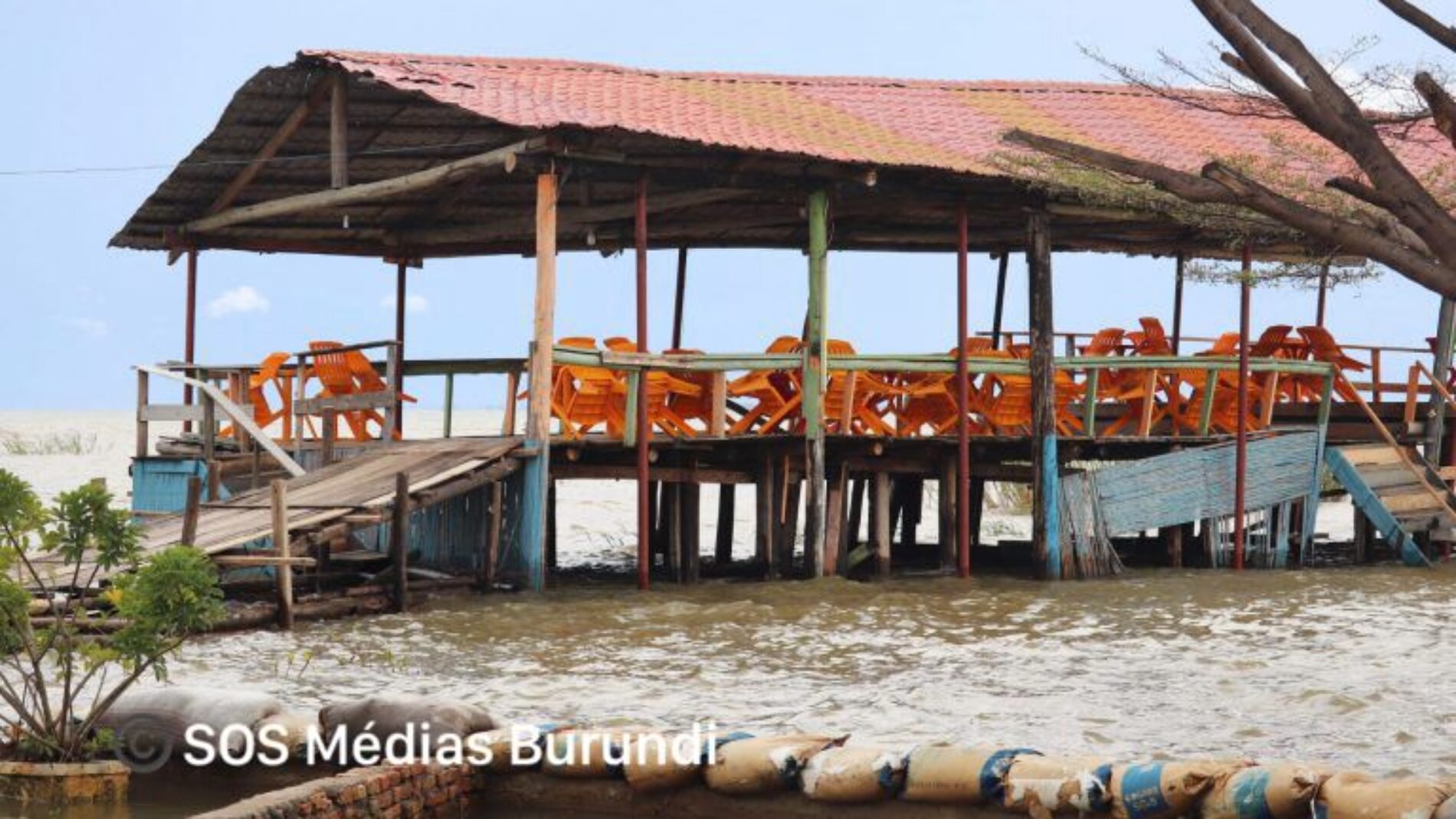 Burundi : les plages aménagées menacées par la montée des eaux du lac Tanganyika