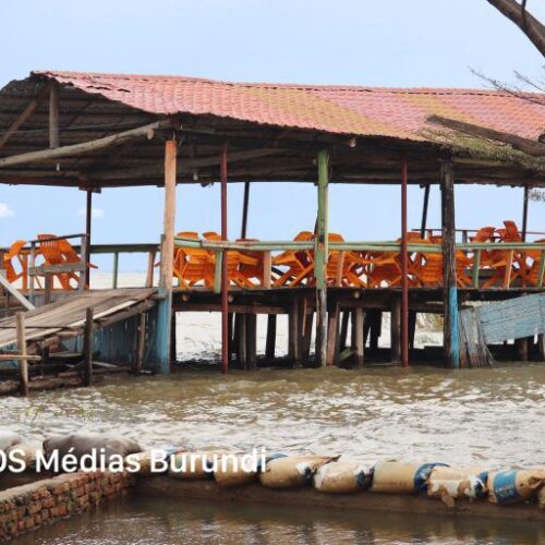 Burundi : les plages aménagées menacées par la montée des eaux du lac Tanganyika