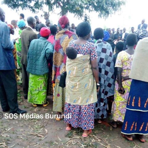 Photo de la semaine : un incendie ravage une famille de réfugiés burundais au camp de Mahama