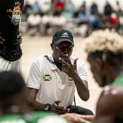Photo de la semaine : les amateurs de basketball inconsolables après la disqualification de l&rsquo;équipe Dynamo à la Basketball Africa League
