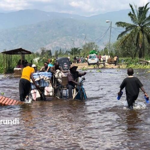 Fizi : les maisons de réfugiés burundais de 1972 menacées par les eaux du lac Tanganyika