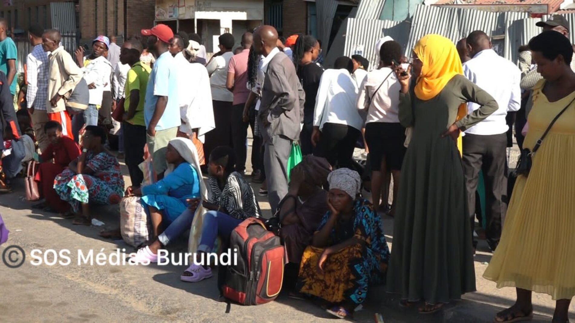 Bujumbura: walking as an alternative to the lack of public transport vehicles