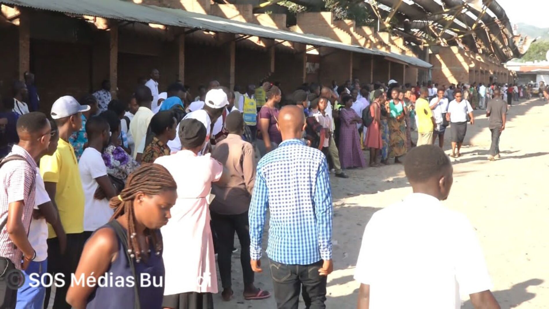 Bujumbura : la marche comme alternative au manque de véhicules de transport en commun