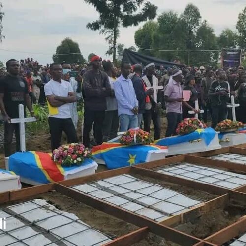 Goma (RDC) : enterrement de 35 victimes des bombardements du camp de Mugunga, leurs familles plaident pour la paix