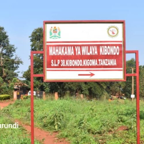 Photo de la semaine : des centaines de Burundais détenus sur le sol tanzanien