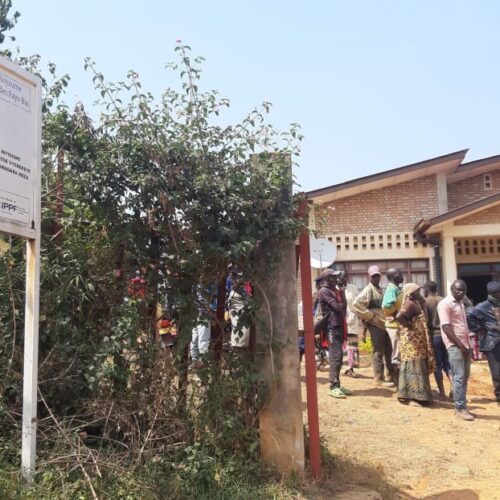 Kayanza : a one-year jail for a district secretary and his co-defendants