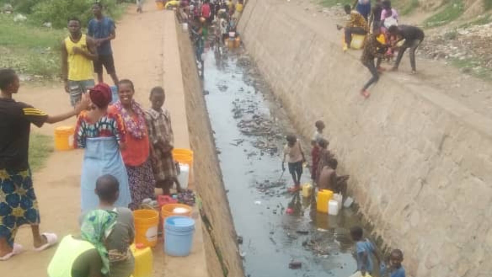 Bujumbura: kaskazini mwa jiji la kibiashara, kitovu cha tumbili walioathiriwa na ukosefu wa maji ya kunywa