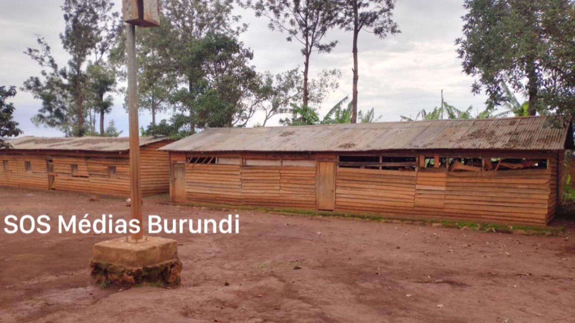Kinama-Bwagiriza : schools in danger in Congolese refugee camps