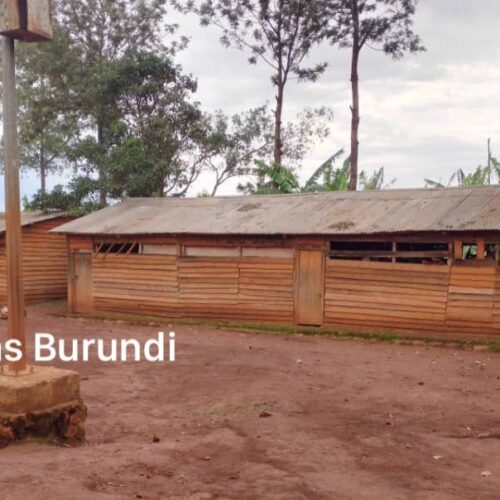 Kinama-Bwagiriza : schools in danger in Congolese refugee camps