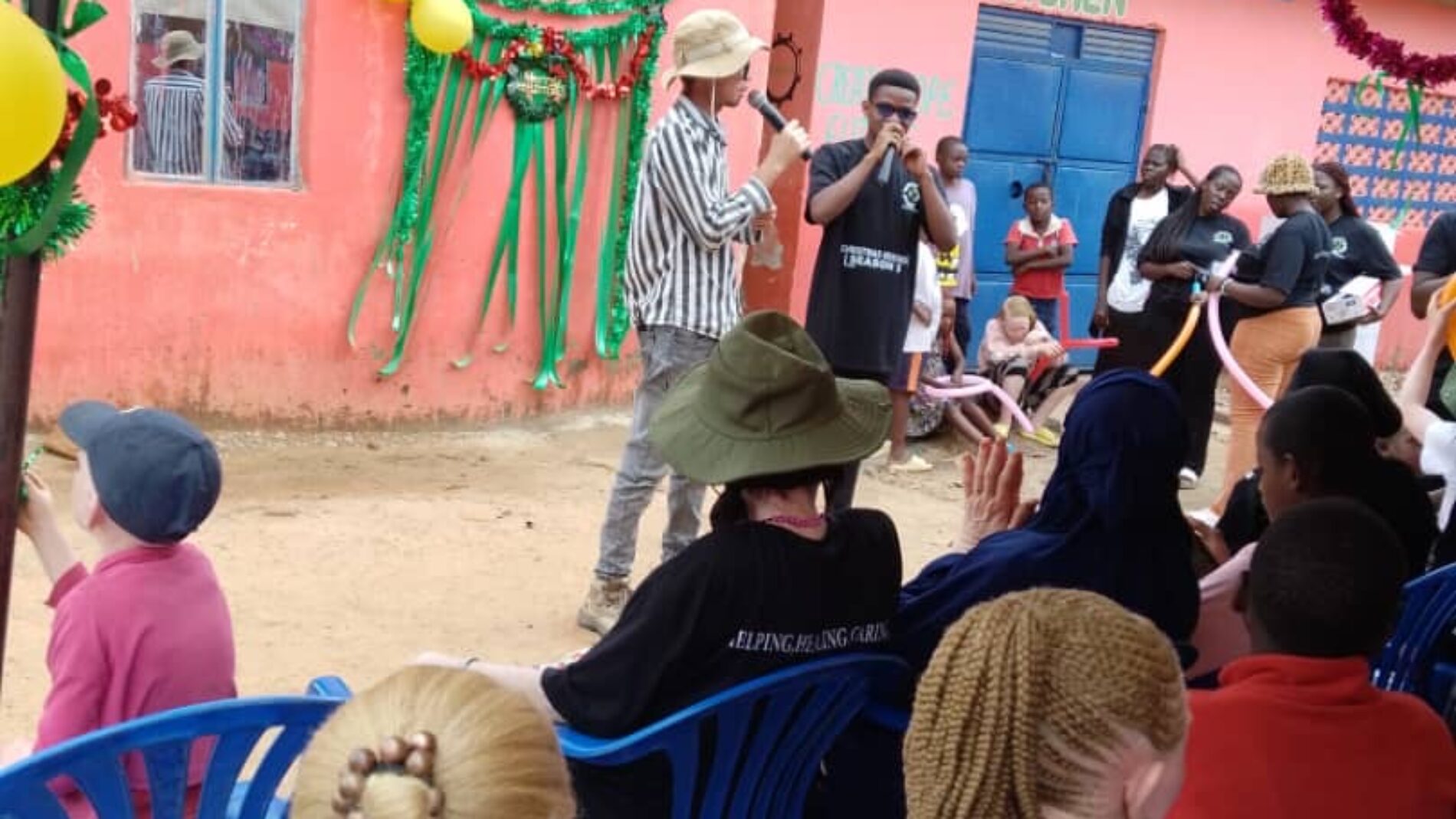 Nakivale (Uganda): Shirika mbili zisizo za kiserikali husherehekea Krismasi kwa watu walio katika mazingira magumu na albino