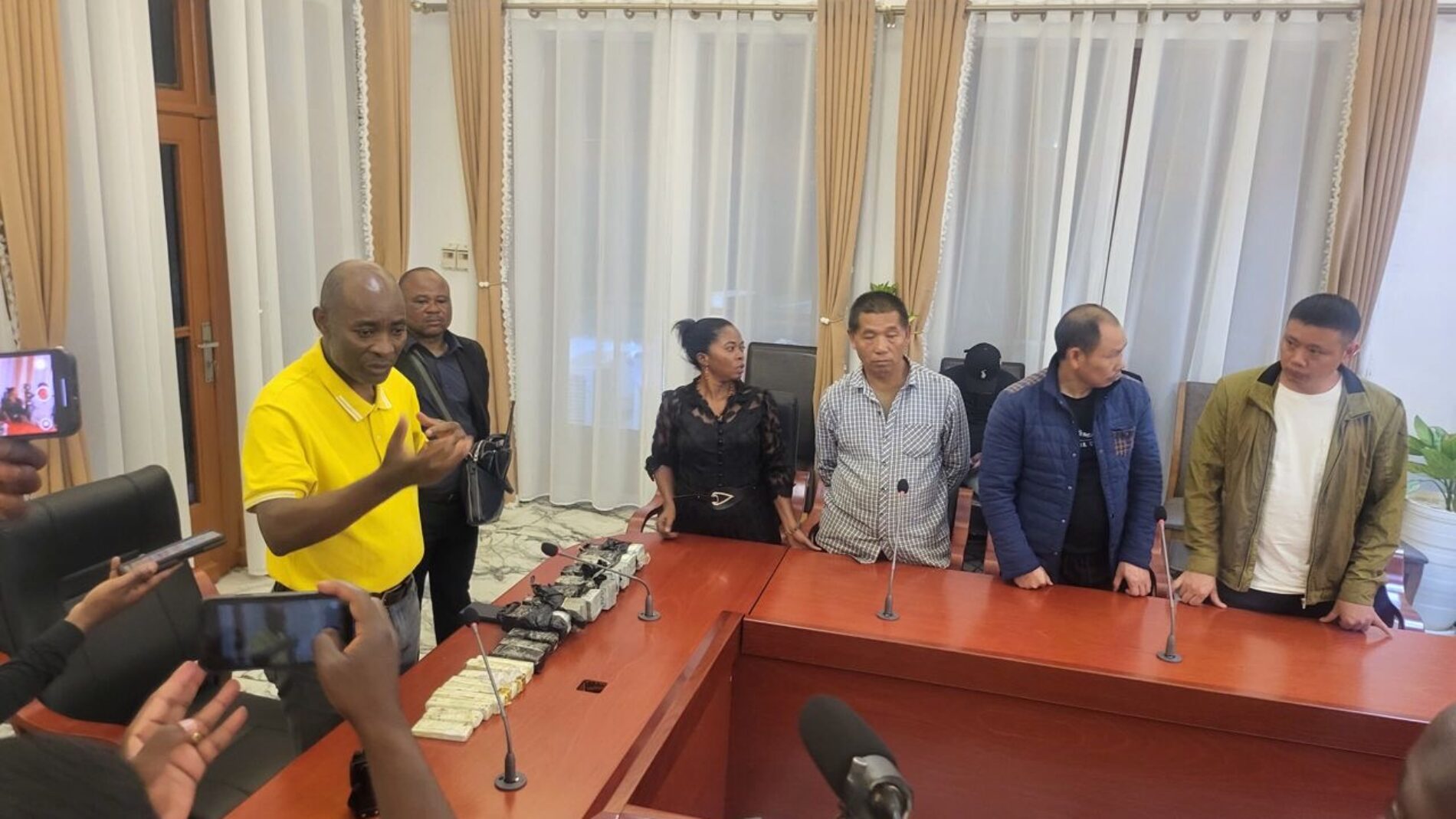 Bukavu : three Chinese in possession of several pieces of gold ingots arrested