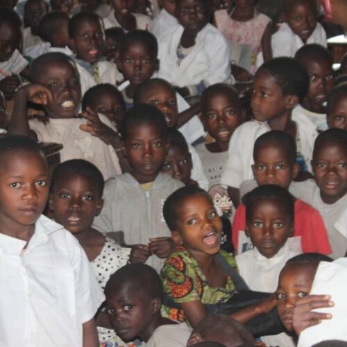 Mulongwe: msongamano katika shule zinazowakaribisha watoto wa wakimbizi wa Burundi kutoka kambi ya Mulongwe