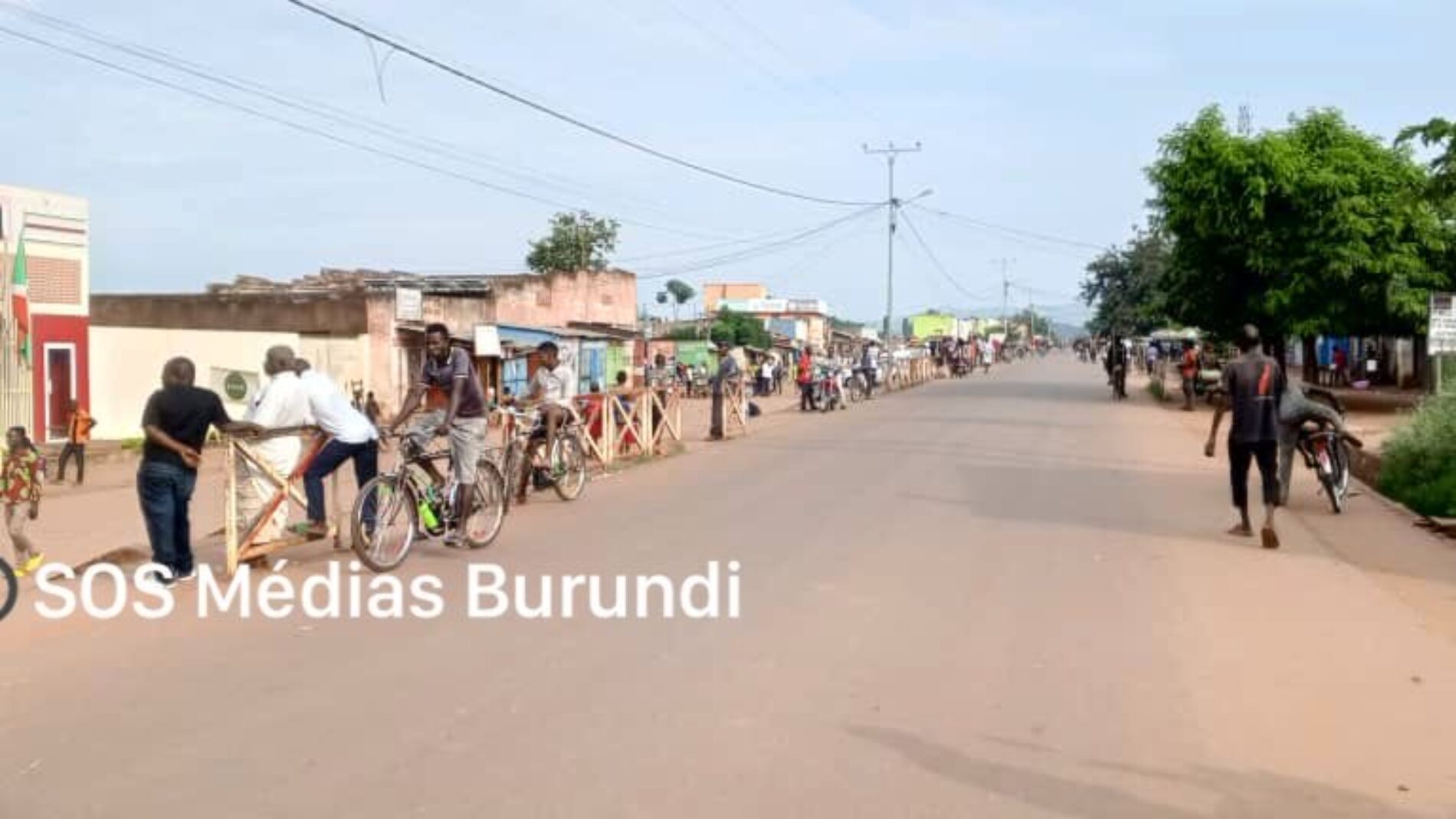 Rugombo : two men caught red-handed stealing electrical installations