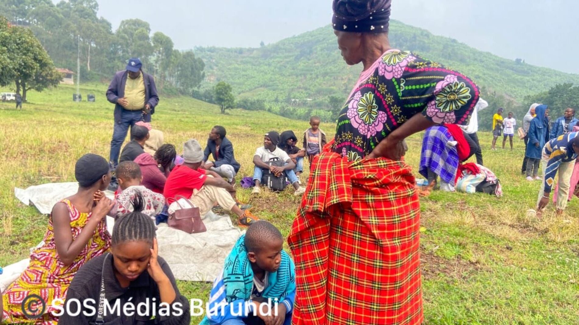 War in Eastern Congo : Congolese refugees continue to flee to Rwanda, whose residents are also moving