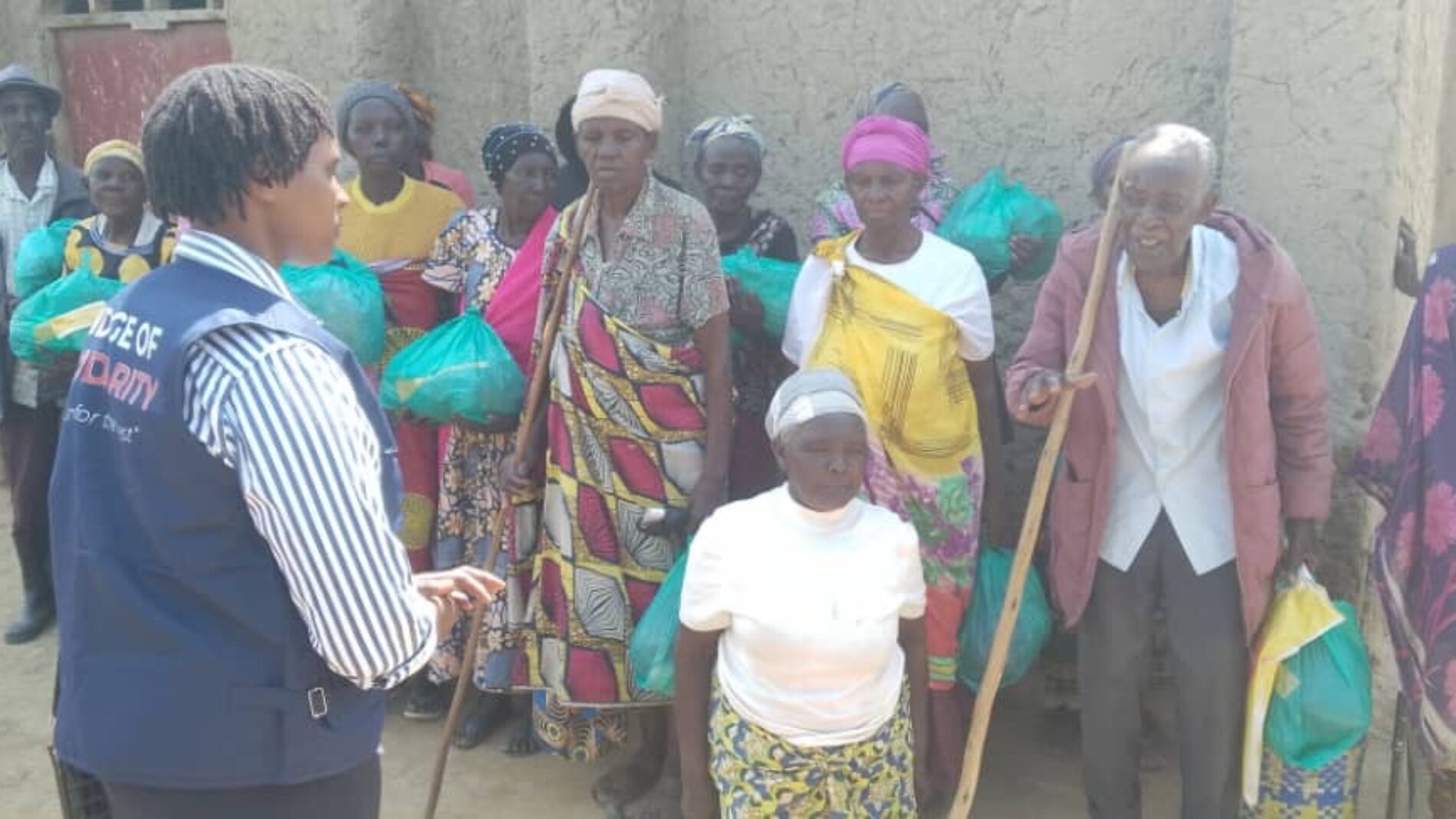 Nakivale (Uganda) : distribution of clothes to the most vulnerable