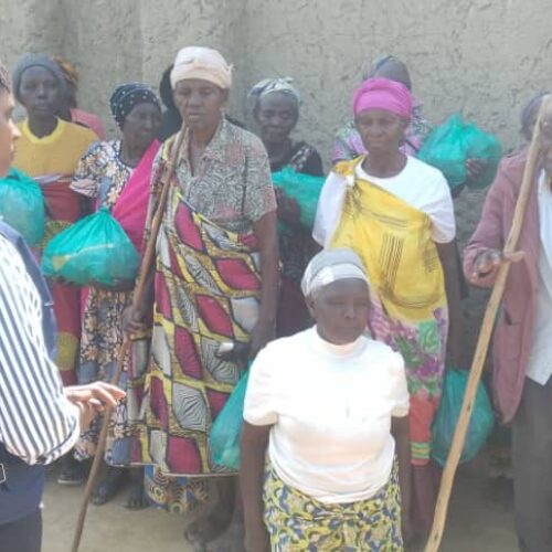 Nakivale (Uganda) : distribution of clothes to the most vulnerable