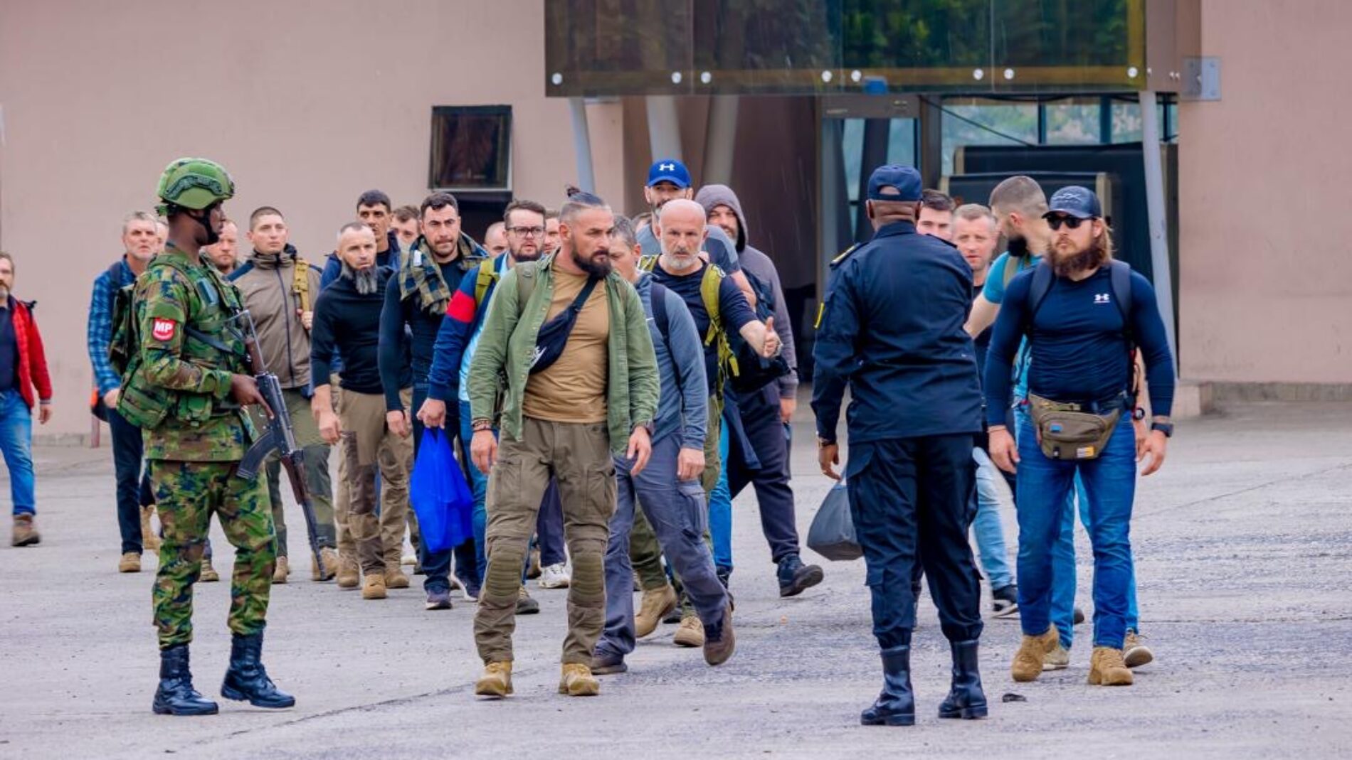Picha ya wiki: karibu mamluki 300 wa Uropa waliosaidia FARDC kujisalimisha mjini Goma