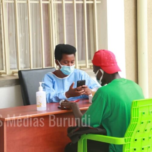Bujumbura: Idara ya upelelezi ya Burundi inawashikilia madaktari watano wanaodai haki za wahudumu wa afya