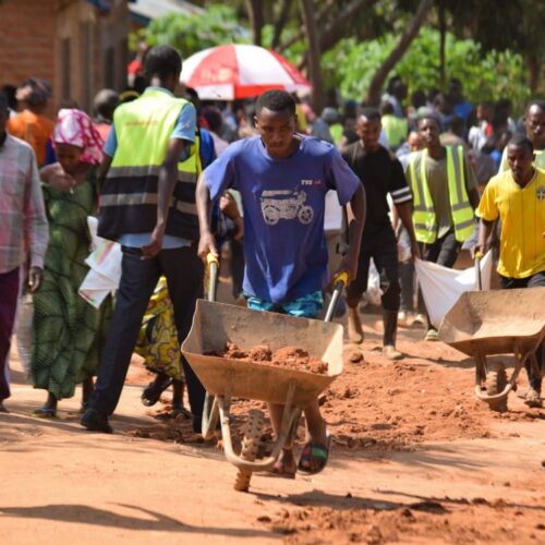 Mahama (Rwanda) : community works with a message