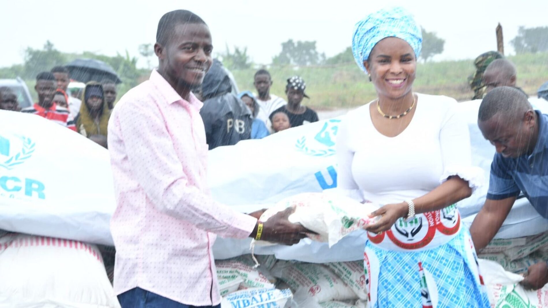 Burundi: solidarity with congolese refugees – a visit by the congolese delegation and a humanitarian gesture from the first lady of Burundi