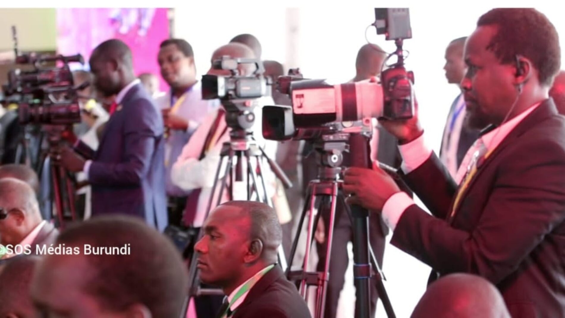 Burundi : two journalists briefly arrested during a sit-in in Bujumbura