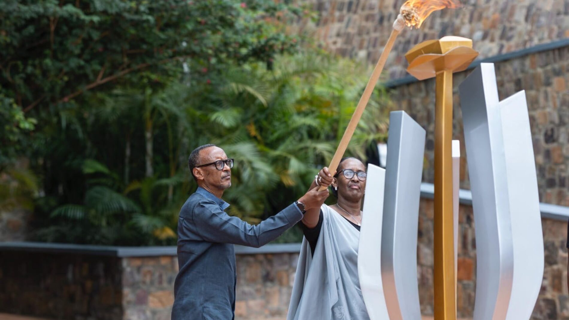 Rwanda inaadhimisha kumbukumbu ya miaka 31 ya mauaji ya halaiki kwa ujumbe wa ukaidi na umoja: Kagame kwa nchi zinazoiwekea vikwazo Rwanda – “Waende motoni”