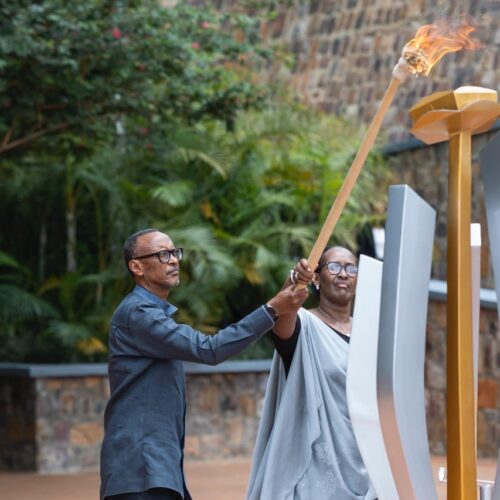Rwanda inaadhimisha kumbukumbu ya miaka 31 ya mauaji ya halaiki kwa ujumbe wa ukaidi na umoja: Kagame kwa nchi zinazoiwekea vikwazo Rwanda – “Waende motoni”