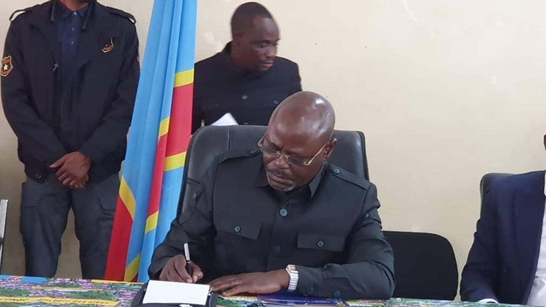 Ziara ya Waziri wa Ulinzi kwa Uvira: kati ya ahadi za msaada na mvutano kwenye tovuti