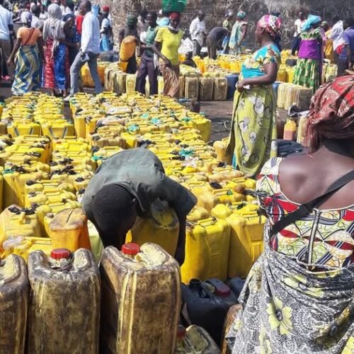 Burundi: UN Women donates a mini-oil mill to a vulnerable women’s cooperative in Rumonge