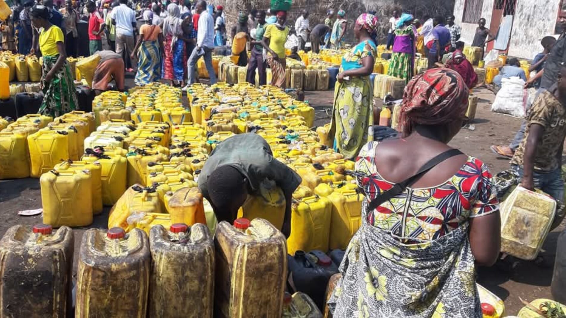 Burundi : L’ONU Femmes offre une mini-huilerie à une coopérative de femmes vulnérables à Rumonge