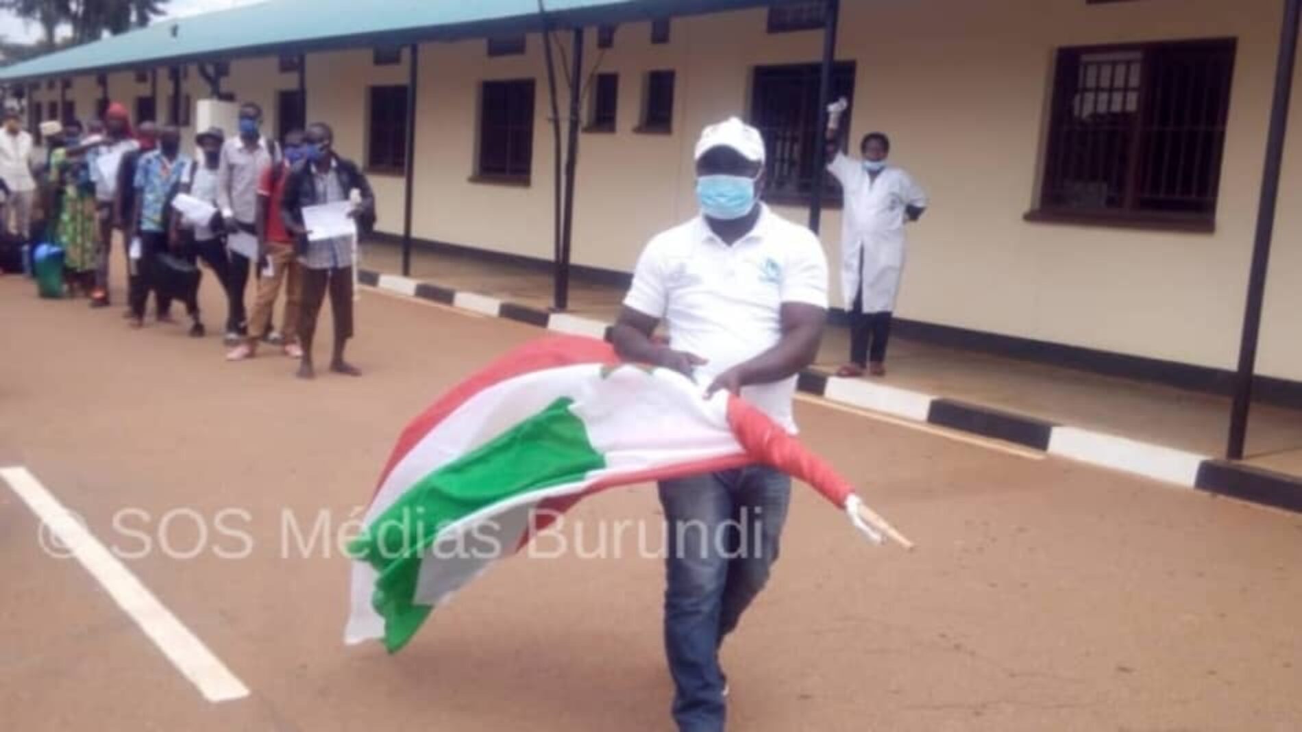 Kakuma (Kenya) : nearly 200 Burundian refugees repatriated by plane