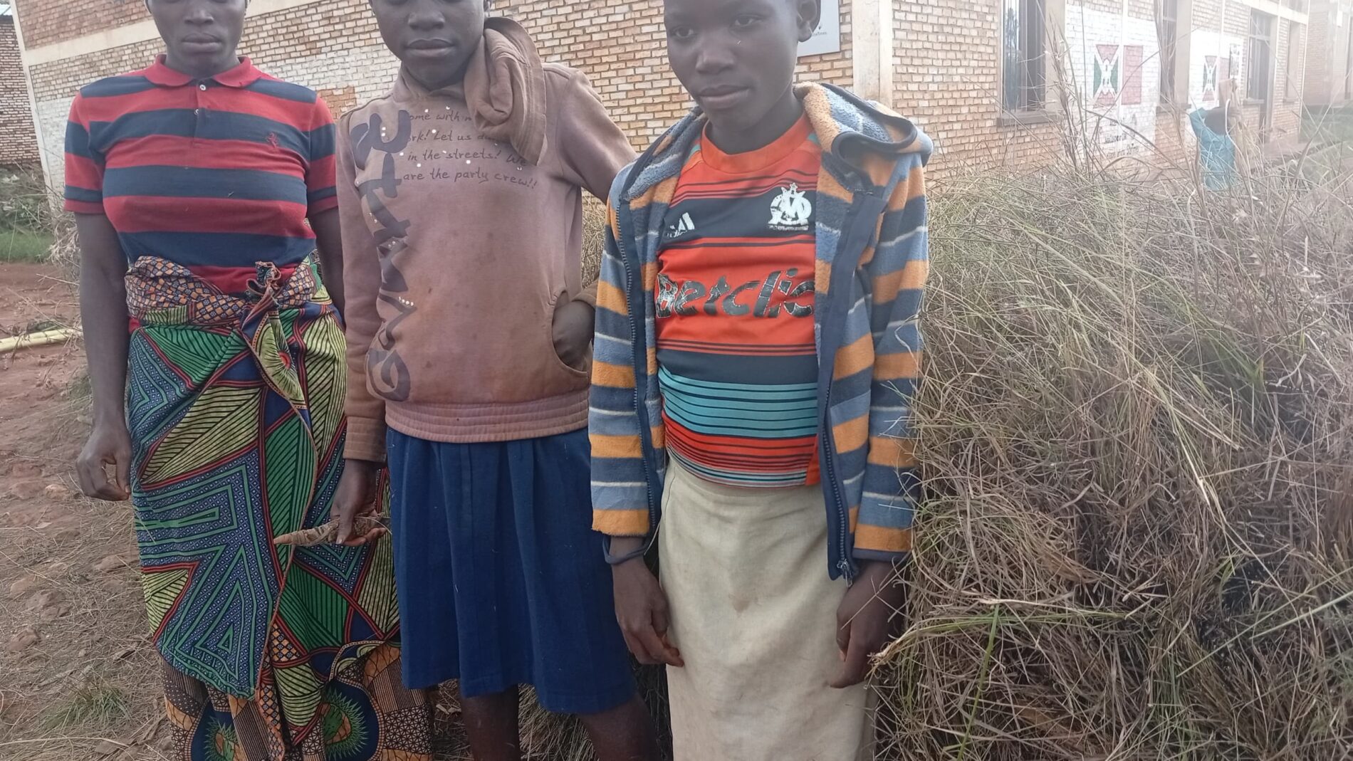 Rango : Batwa pupils between school and daily survival