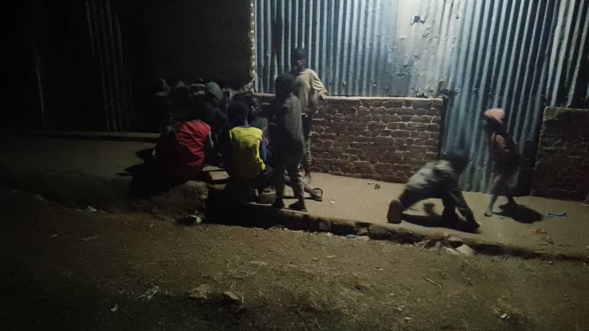 Bubanza : street children left to a life of survival and insecurity