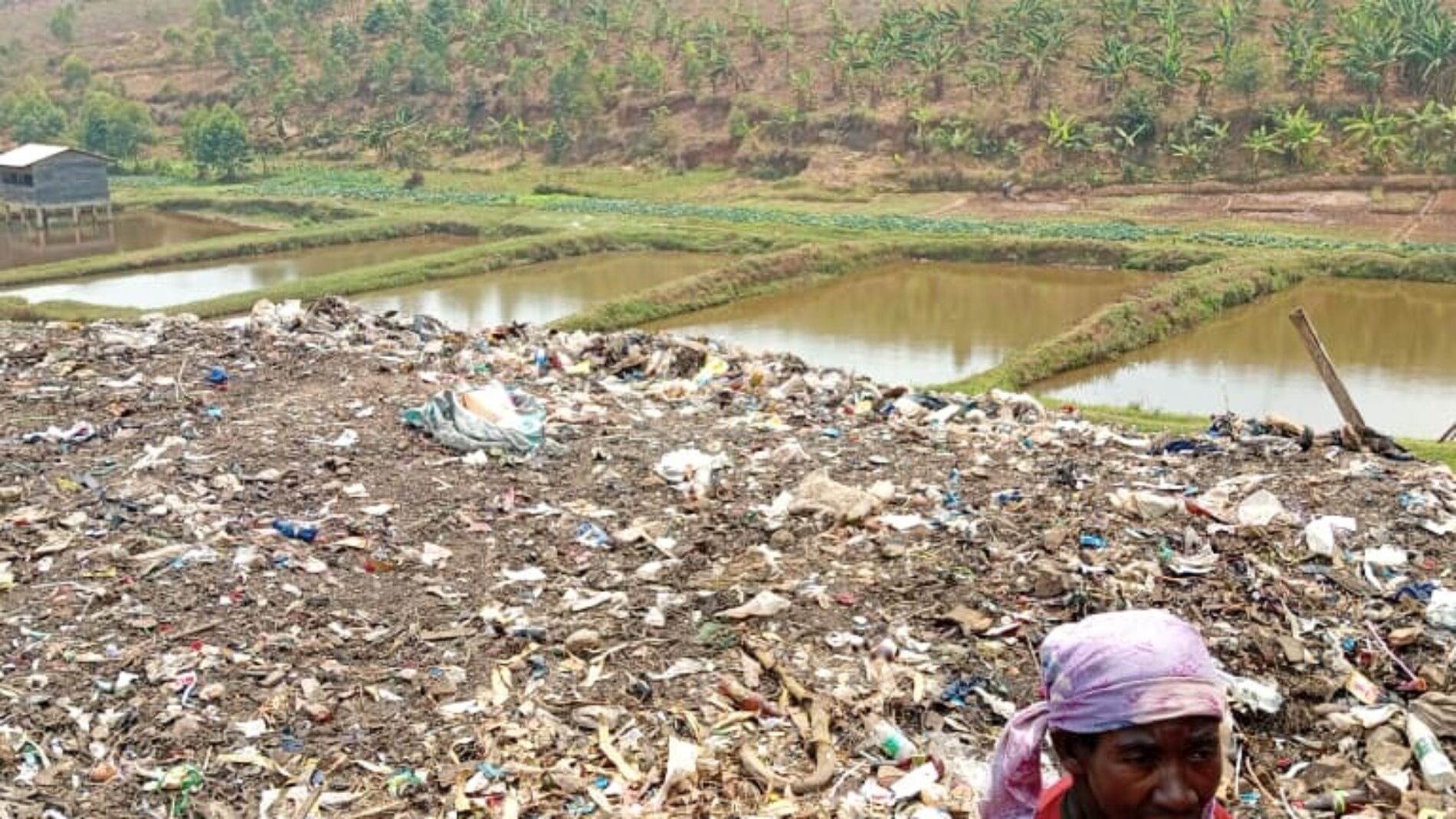 Gitega : women innovate for a cleaner environment through recycling