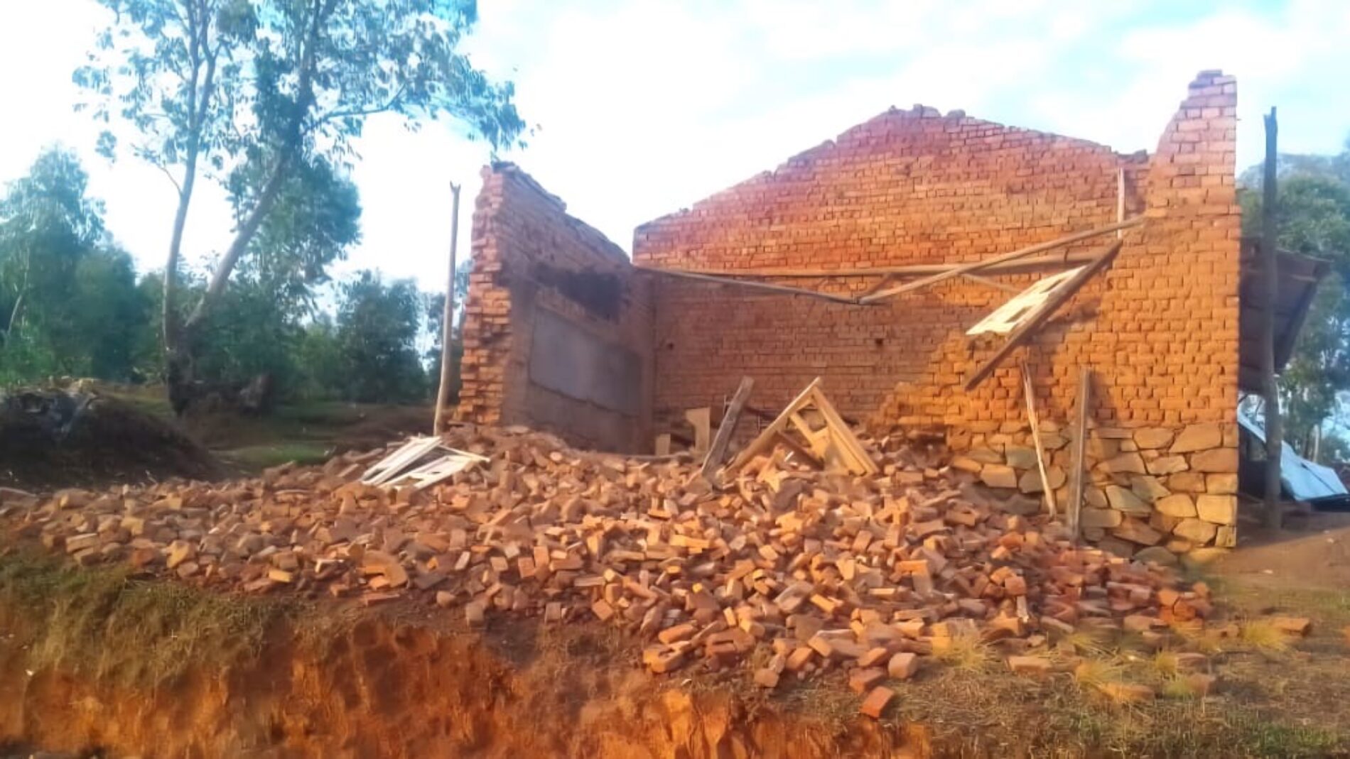 Burunga and Bujumbura : a devastating storm destroys homes, schools, and crops