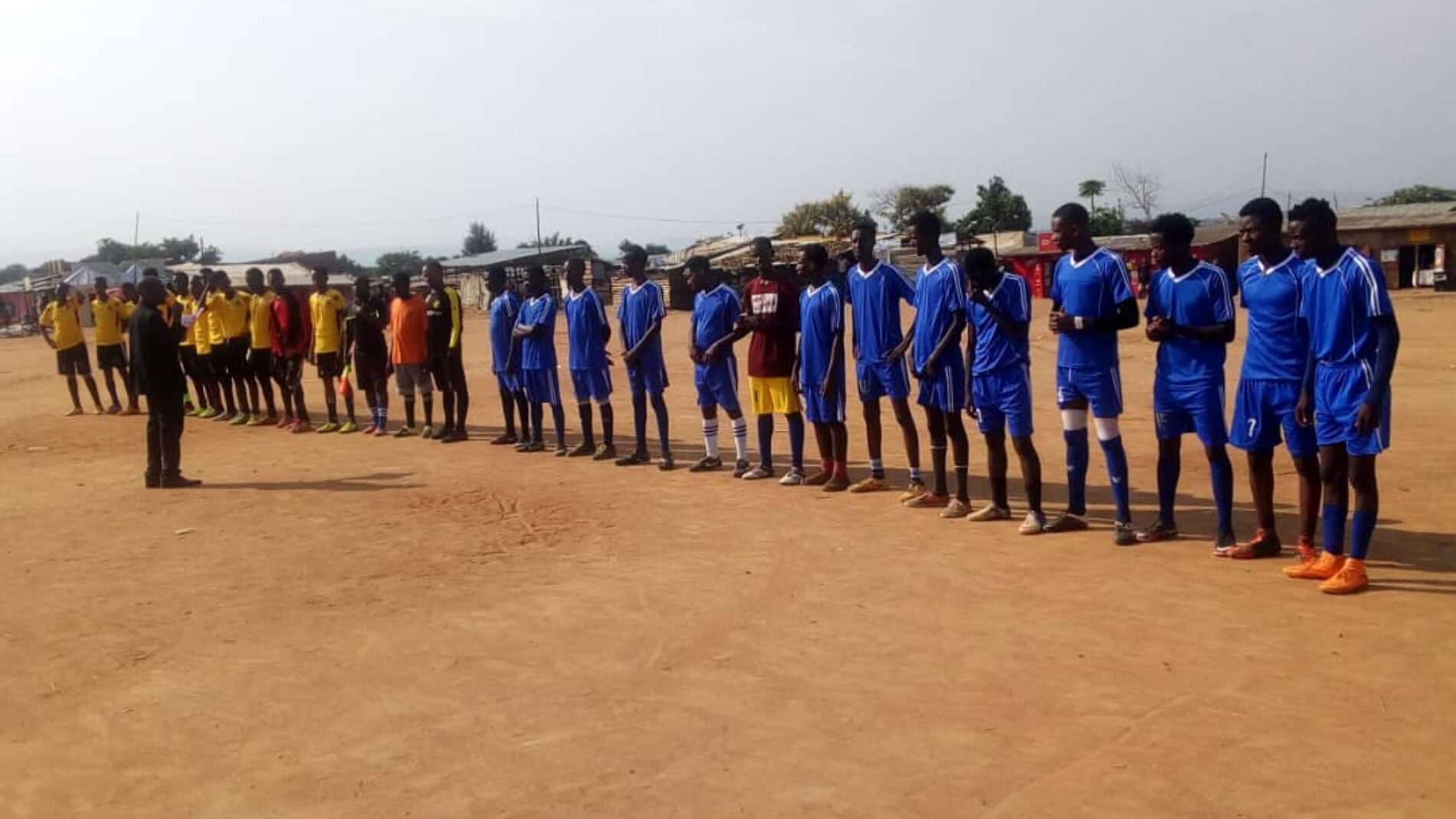 Nakivale : le football unit les réfugiés malgré les clivages politiques