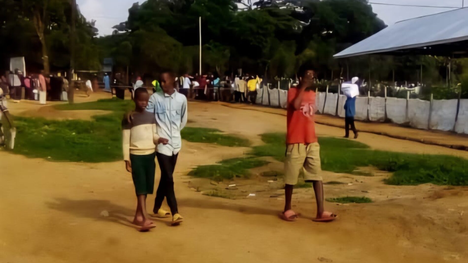 Nakivale (Uganda) : more than a thousand schoolchildren take the national exam