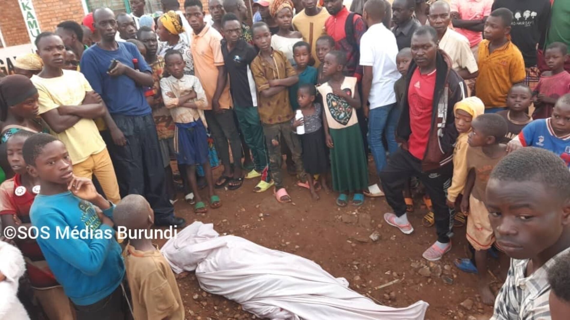 Discovery of six decomposing bodies in Cibitoke : hasty burials without investigation worry residents