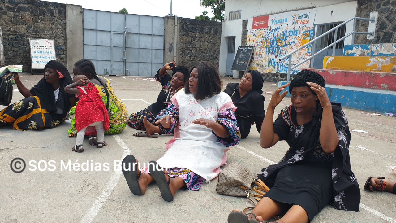 À Goma, des femmes Tutsis et non-Tutsis descendent dans la rue pour dénoncer les violences et l’impunité dans l’est de la RDC. ©SOS Médias Burundi