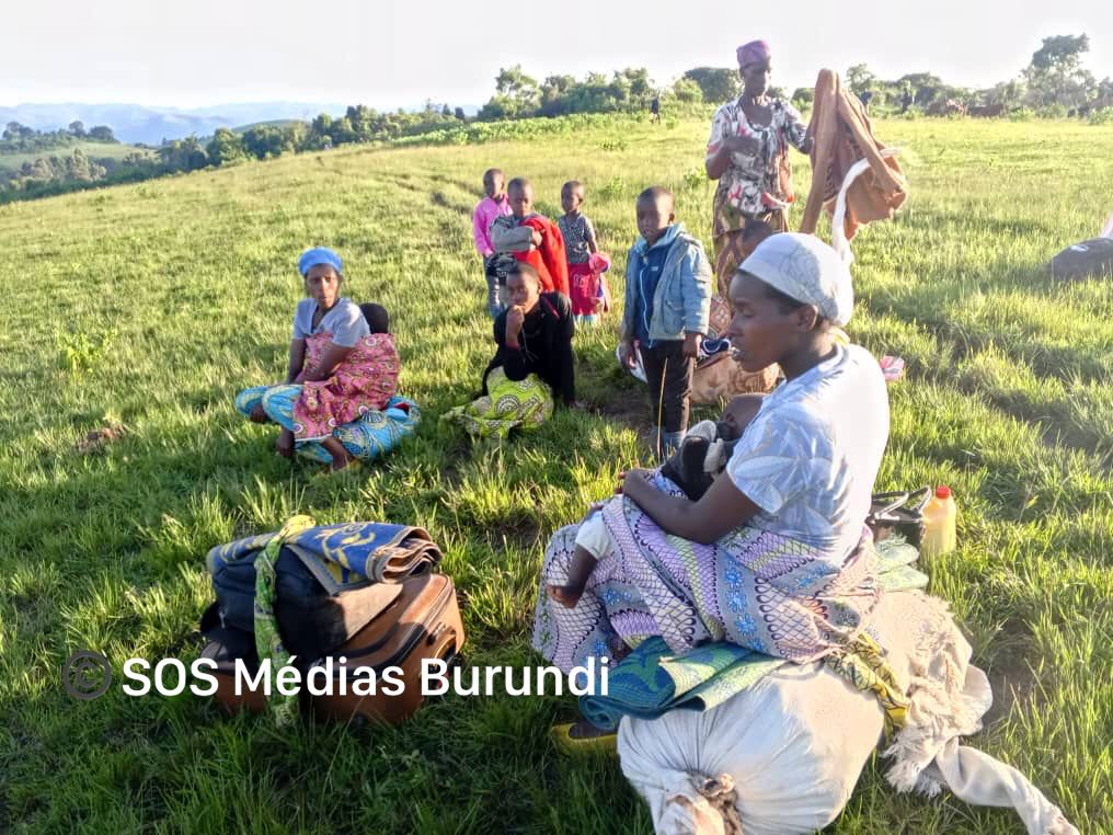 Des civils, principalement des femmes et des enfants, continuent de fuir les zones de combat dans les Hauts-Plateaux du Sud-Kivu. ©SOS Médias Burundi
