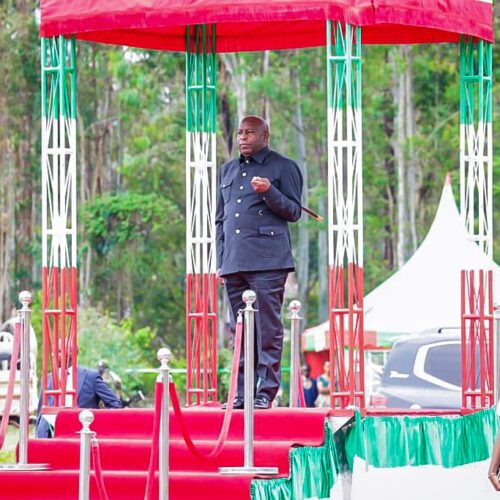 À Gitega, Ndayishimiye met en garde Kigali alors que son armée recule à l’Est de la RDC