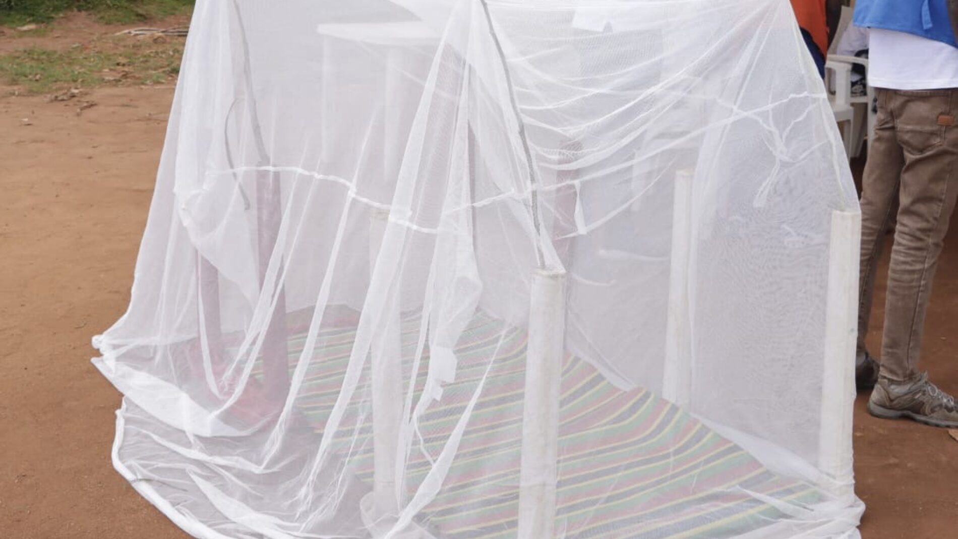 Burunga : a mosquito net shortage revives the malaria threat