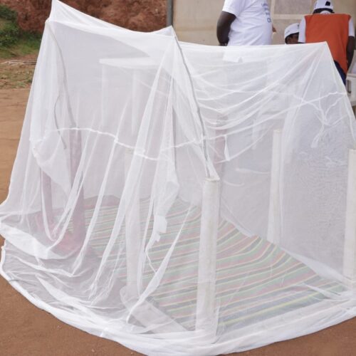 Burunga : a mosquito net shortage revives the malaria threat
