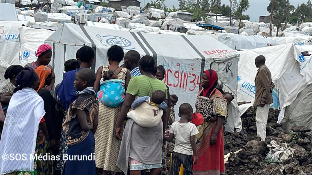 Des déplacés dans l’est de la RDC, alors que Sange, dans le Sud-Kivu, a été le théâtre d’une explosion de grenade ayant fait au moins quatre morts, le 29 janvier 2026. ©SOS Médias Burundi