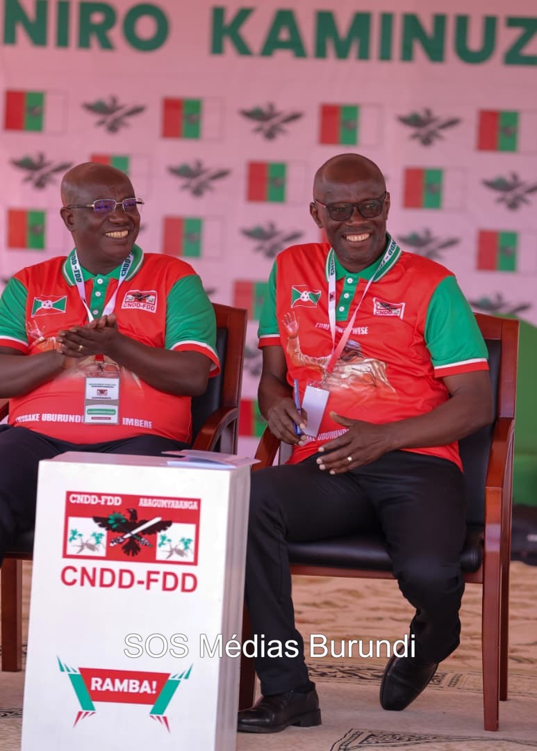 Révérien Ndikuriyo et Cyriaque Nshimirimana, respectivement secrétaire général et secrétaire général adjoint du CNDD-FDD, lors du congrès extraordinaire qui les a reconduits le 25 janvier 2026 à Gitega. ©SOS Médias Burundi