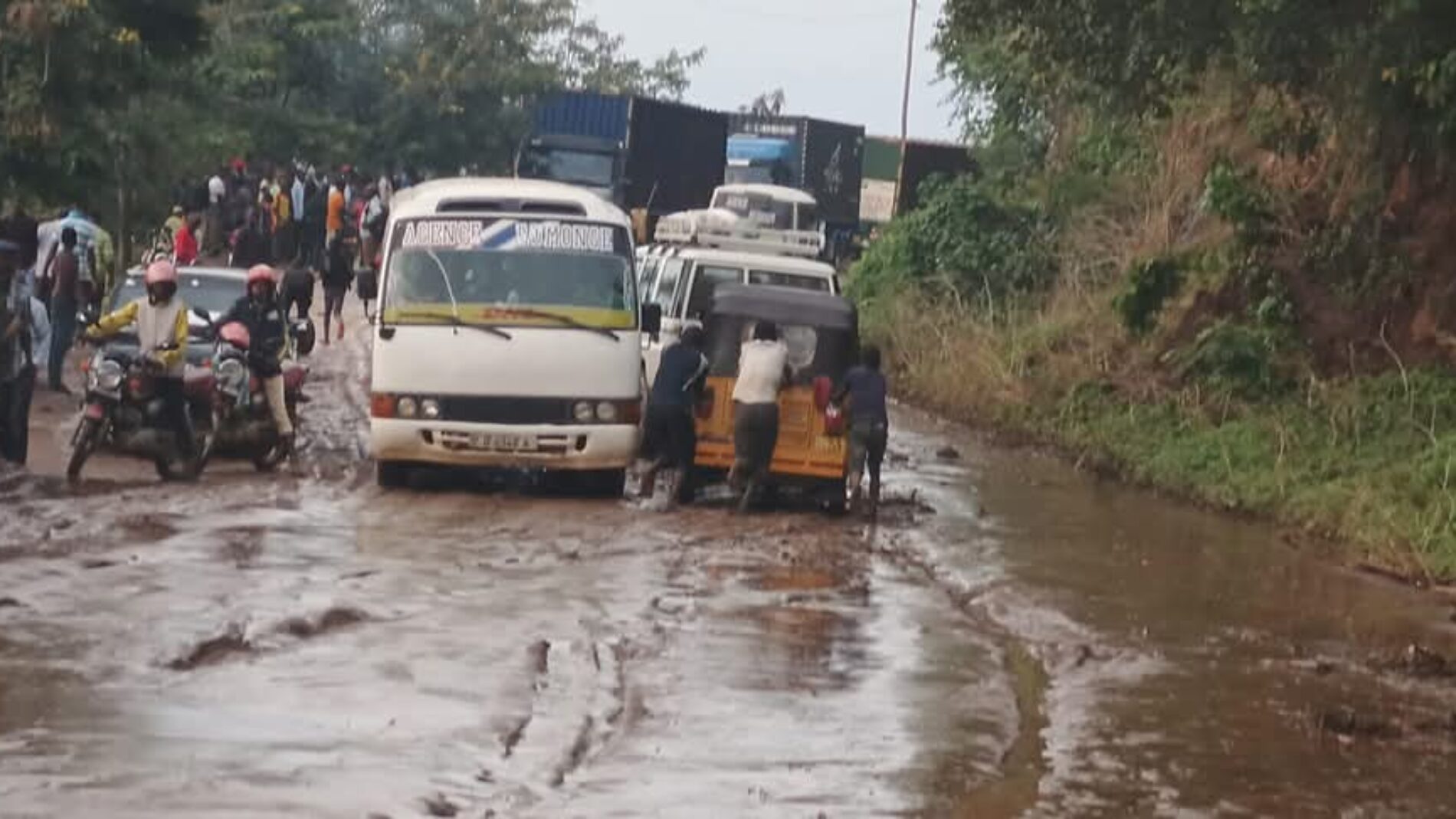 Dégradation des routes au Burundi : un réseau à l’abandon, des usagers à bout