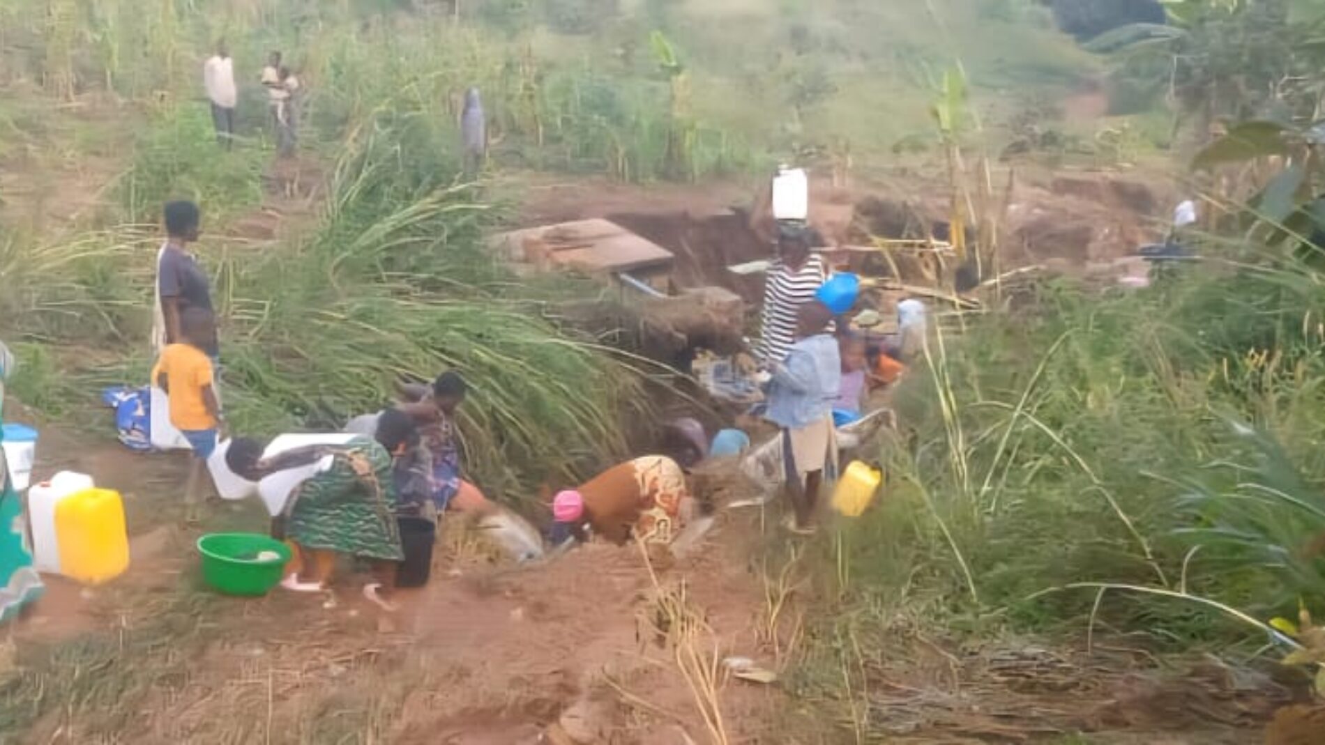 Buhumuza : pénurie d’eau potable au camp des réfugiés de Nyankanda après la destruction d’une source