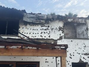 Le bâtiment touché par un drone dans un quartier résidentiel de Goma, lors d’une attaque qui a coûté la vie à une humanitaire de l’UNICEF. ©SOS Médias Burundi