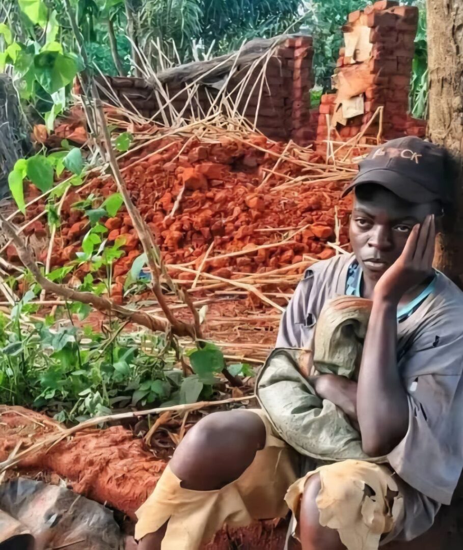 Nduta, Tanzanie un réfugié burundais désemparé après la destruction de sa maison, craignant pour la sécurité de sa famille. ©SOS Médias Burundi