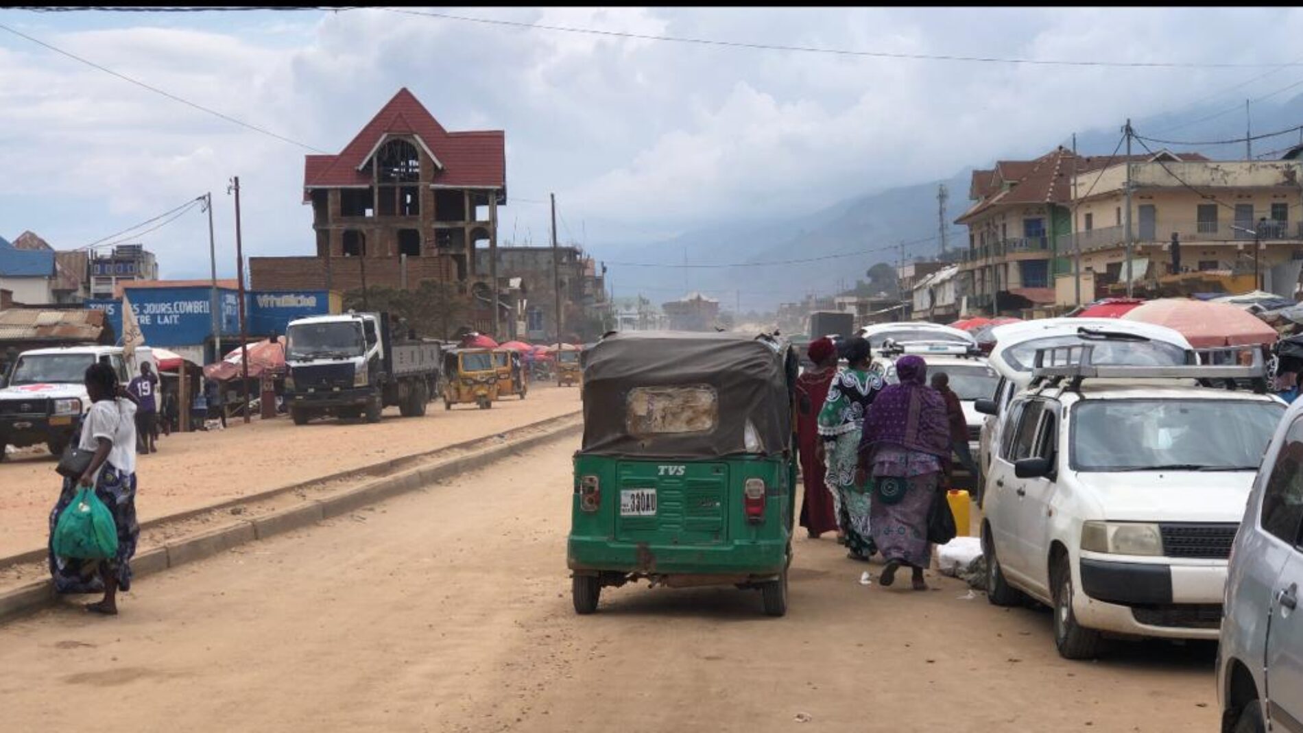 Après trois semaines de réouverture, la route Uvira–Bukavu devient un couloir de taxes imposées à la population